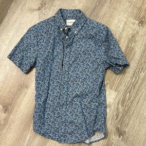 Goodfellow & CO small men’s button up shirt